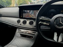 Mercedes-Benz E-Class E 300 2023 abu amg line km 24 ribuan 13