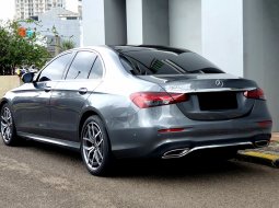 Mercedes-Benz E-Class E 300 2023 abu amg line km 24 ribuan 6