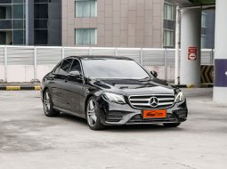 Mercedes-Benz E-Class E 300 AMG Line At 2017 Hitam