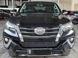 Toyota Fortuner VRZ 4x4 A/T ( Matic ) 2016/ 2017 Hitam Km 63rban Tangan 1 Good Condition