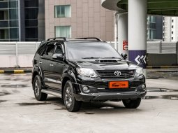 TOYOTA FORTUNER 2.5 VNT TRD MT MANUAL 2015 HITAM