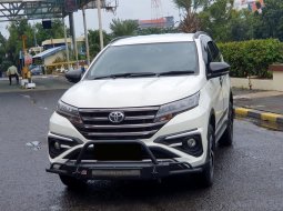 Toyota Rush GR A/T 2021 putih km 14 ribuan 3