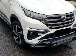 Toyota Rush GR A/T 2021 putih km 14 ribuan 4