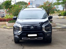 Mitsubishi Xpander Cross NewPremium Package CVT 2023 hitam km 10 ribu