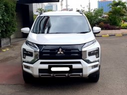 Mitsubishi Xpander Cross NewPremium Package CVT 2023 putih km 37 ribuan