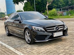 Mercedes-Benz C-Class C200 2018 Hitam 3