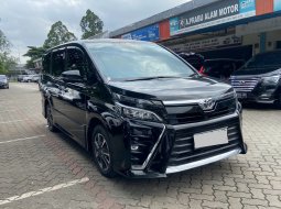 Toyota Voxy 2.0 A/T 2019 Inazuma Sparkling Black