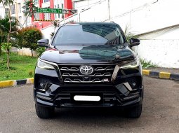 Toyota Fortuner New  4x2 2.8 GR Sport A/T DSL 2023 hitam diesel km 44 ribuan