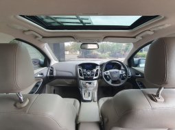 Ford Focus Titanium 2013 sedan silver sunroof km 24 ribuan 14