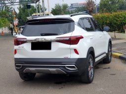 Kia Seltos EX Plus 2021 putih sunroof 5