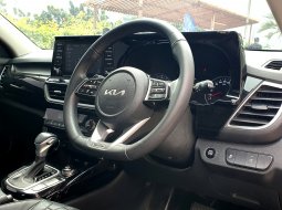 Kia Seltos EX Plus 2021 putih sunroof 13