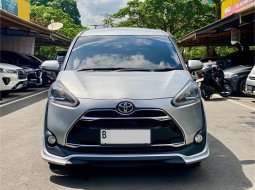 Toyota Sienta Q at 2019 Silver