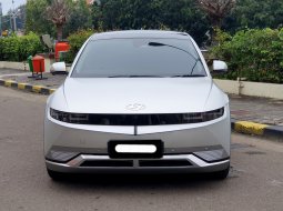 Hyundai Ioniq Signature 2023 long range km 8 ribuan abu metalik