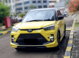 Toyota Raize 1.0T GR Sport CVT TSS (Two Tone) 2022 kuning km 17 ribuan dp35jt saja 3
