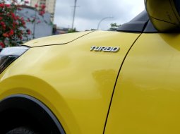Toyota Raize 1.0T GR Sport CVT TSS (Two Tone) 2022 kuning km 17 ribuan dp35jt saja 5