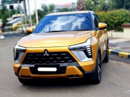 Mitsubishi XForce Ultimate CVT 2024 kuning km 13 ribuan 1