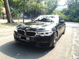 BMW 530i AT HITAM 2020 , TERMURAH 7