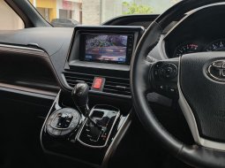 Toyota Voxy 2.0 A/T 2018 hitam dp 50 jt saja sunroof 10