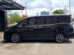 Toyota Voxy 2.0 A/T 2018 hitam dp 50 jt saja sunroof 7