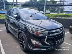 Toyota Venturer 2.0 A/T BSN 2019 Hitam 4