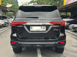 FORTUNER GR 2.8 AT 2022 HITAM TERMURAH SIAP PAKAI 5