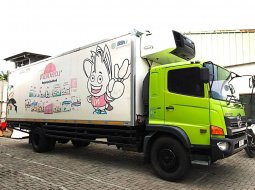 MURAH Hino engkel 4x2 bok Pendingin FG235JS 2017 Box Freezer FG 235 JS