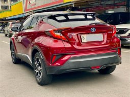 Toyota C-HR 1.8 L HV CVT Dual Tone 2021 Merah 4