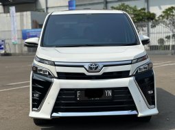 TOYOTA VOXY 2.0 AT 2019 PUTIH TERMURAH