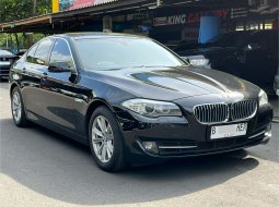BMW 5 Series 520i 2013 Hitam 4