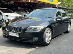 BMW 5 Series 520i 2013 Hitam 2