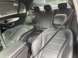 Mercedes-Benz C-Class C 200 Avantgarde Line 2018 Hitam 7
