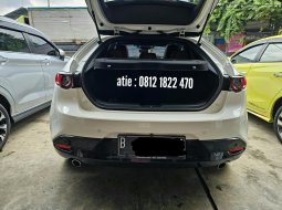 Mazda 3 Hatchback Skyactive 2.0 AT ( Matic ) 2020 Putih Antik Km 17rban Mulus Siap Pakai 6