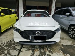 Mazda 3 Hatchback Skyactive 2.0 AT ( Matic ) 2020 Putih Antik Km 17rban Mulus Siap Pakai