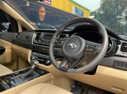 Kia Grand Sedona Ultimate 2017 Coklat 12
