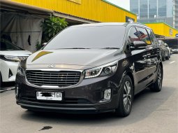 Kia Grand Sedona Ultimate 2017 Coklat 2