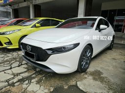 Mazda 3 Hatchback Skyactive 2.0 AT ( Matic ) 2020 Putih Antik Km 17rban Mulus Siap Pakai 3