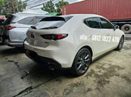 Mazda 3 Hatchback Skyactive 2.0 AT ( Matic ) 2020 Putih Antik Km 17rban Mulus Siap Pakai 4