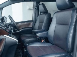 Toyota Voxy 2.0 A/T 2018 5