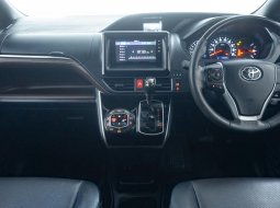 Toyota Voxy 2.0 A/T 2018 9