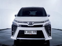 Toyota Voxy 2.0 A/T 2018 11