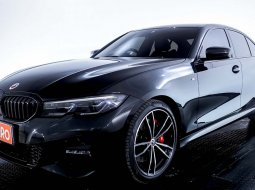 BMW 330i 2.0 M Sport AT 2022 Hitam 4