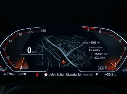 BMW 330i 2.0 M Sport AT 2022 Hitam 8