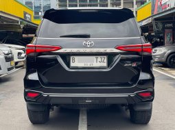 FORTUNER GR 2.8 AT HITAM 2022!! 5