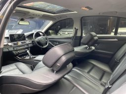 BMW 5 Series 520i 2013 Hitam 7