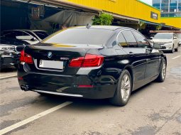 BMW 5 Series 520i 2013 Hitam 6