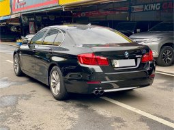 BMW 5 Series 520i 2013 Hitam 4