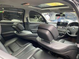 BMW 5 Series 520i 2013 Hitam 8