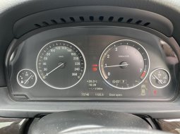 BMW 5 Series 520i 2013 Hitam 9