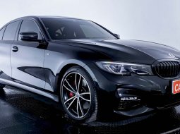 BMW 330i 2.0 M Sport AT 2022 Hitam