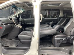 Toyota Vellfire Z Golden Eye at 2015 Putih 10